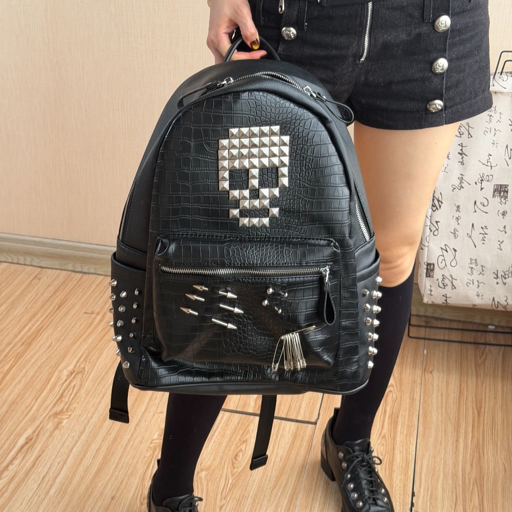 Women Shoes Zipper - Czarny plecak z nitami w kształcie