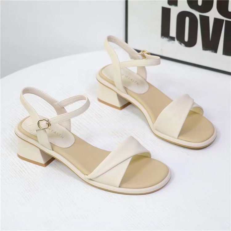 Sandały na obcasie typu Breeze – Block Heel Ankle Boots recenzja i cena