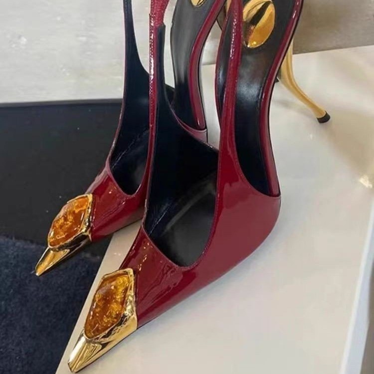 Szpilki damskie w stylu gwiazd – Patent Leather Pump recenzja i cena