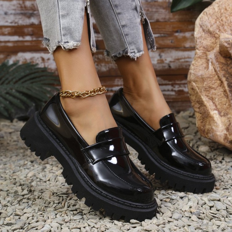 Skórzane lakierowane buty na ś – Patent Leather Pump recenzja i cena
