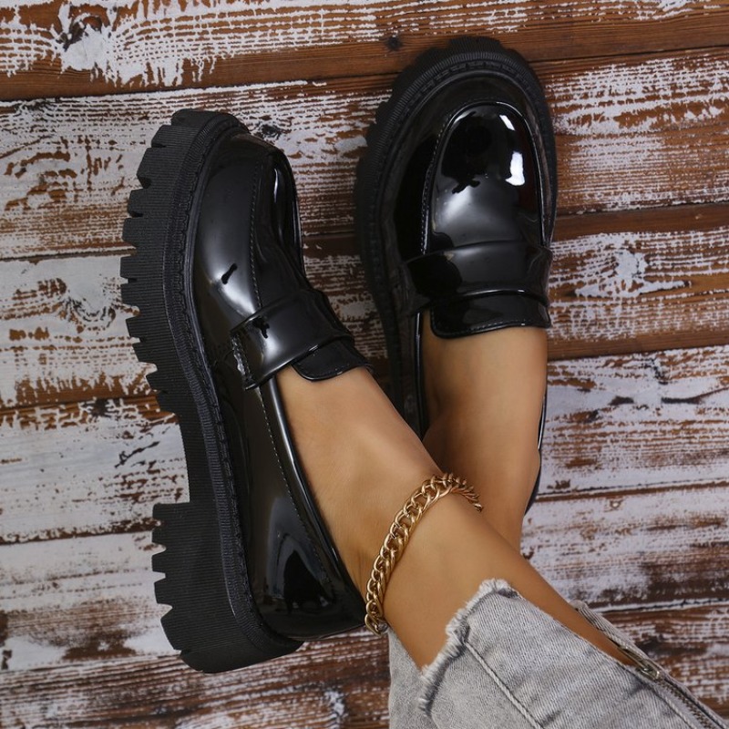Skórzane lakierowane buty na ś – Patent Leather Pump recenzja i cena