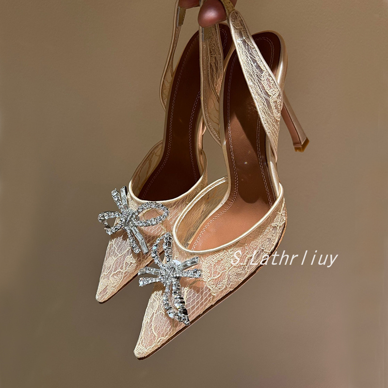 Sandały z cyrkoniami, kwiatami – Patent Leather Pump recenzja i cena